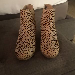 Super cute, women’s ankle boots.